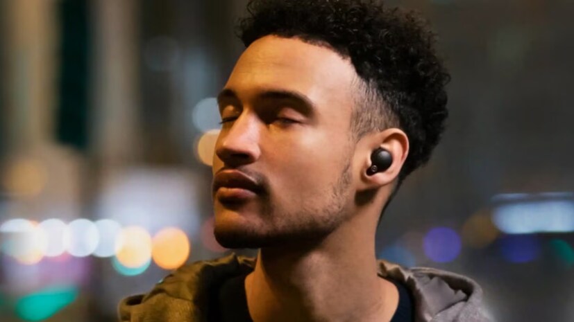 গান শোনা তো রয়েইছে, রাস্তায়-পথেঘাটে-ট্রামে-বাস-ট্রেনে-অফিস মিটিংয়ে ইয়ারফোন ছাড়া দিনযাপন যেন প্রায় অসম্ভব। ফোন আছে মানেই কানের এই যন্ত্রটিও আছে। গান শোনা তো রয়েইছে, রাস্তায়-পথেঘাটে-ট্রামে-বাস-ট্রেনে-অফিস মিটিংয়ে ইয়ারফোন ছাড়া দিনযাপন যেন প্রায় অসম্ভব। ফোন আছে মানেই কানের এই যন্ত্রটিও আছে।