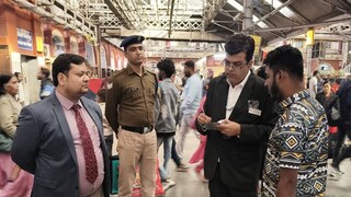 বিনা টিকিটের যাত্রী ধরতে ফের অভিযান হাওড়া ডিভিশনের