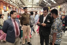 বিনা টিকিটের যাত্রী ধরতে ফের অভিযান হাওড়া ডিভিশনের, ৫৮৬টি অনিয়ম ধরা পড়ল এই অভিযানে ! 