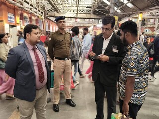 বিনা টিকিটের যাত্রী ধরতে ফের অভিযান হাওড়া ডিভিশনের