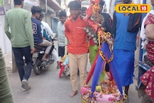 Howrah News: ভোলেবাবার আরাধনায় দুধের শিশু! একরত্তিকে বাঁকে নিয়ে শিবরাত্রির ব্রত পালন, দেখুন সেই ছবি