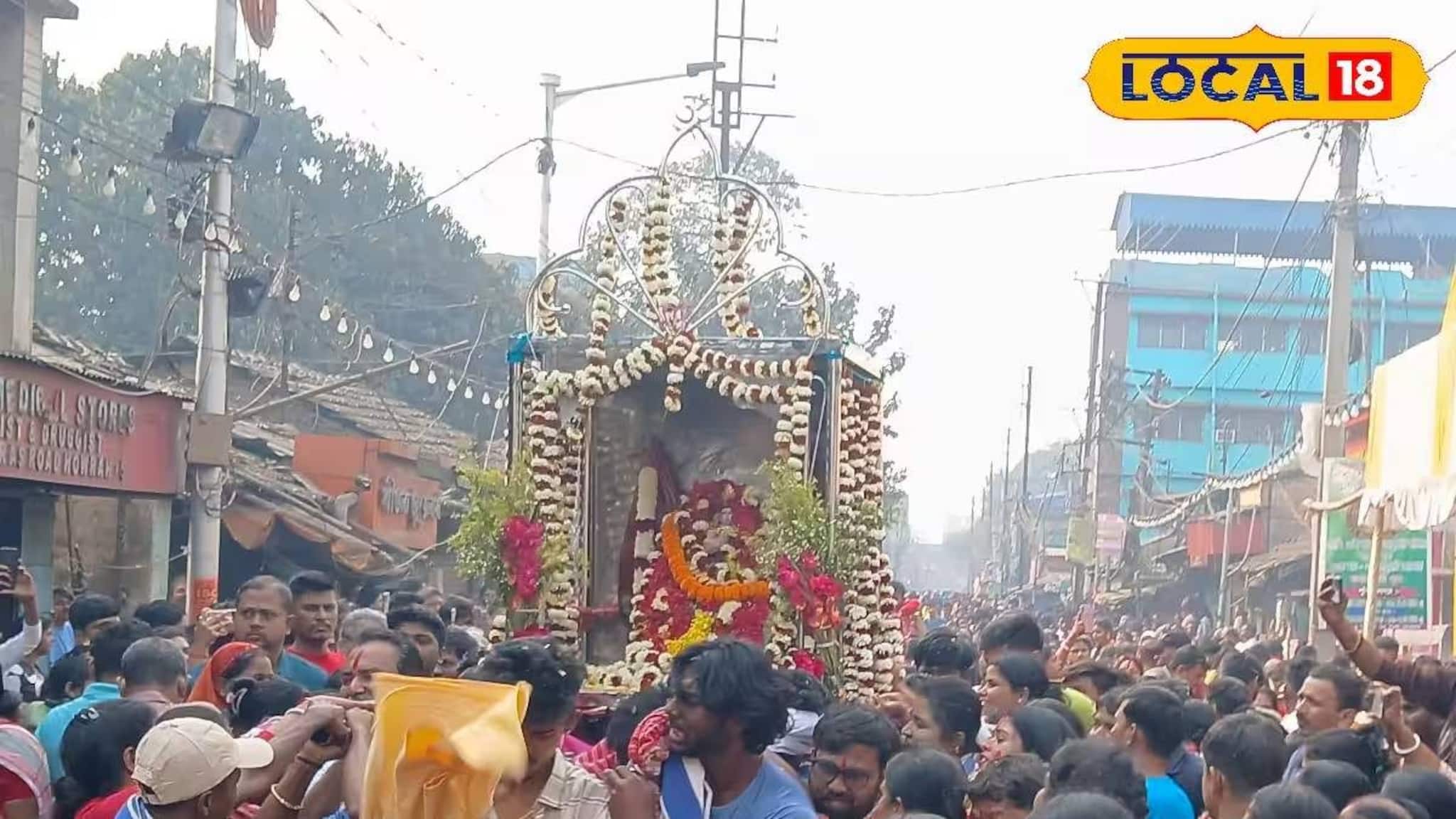 পালকিতে চেপে মন্দির থেকে গঙ্গা! বড়মার স্নানযাত্রায় লক্ষ লক্ষ মানুষের ঢল