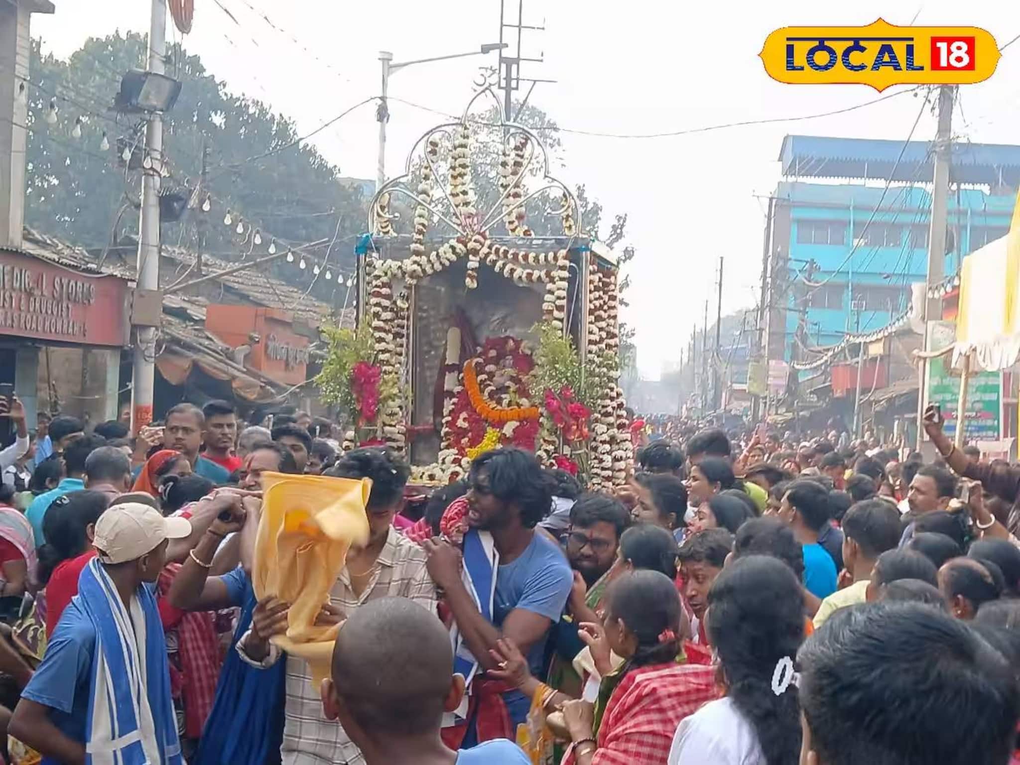 পালকিতে চেপে মন্দির থেকে গঙ্গা! বড়মার স্নানযাত্রায় লক্ষ লক্ষ মানুষের ঢল