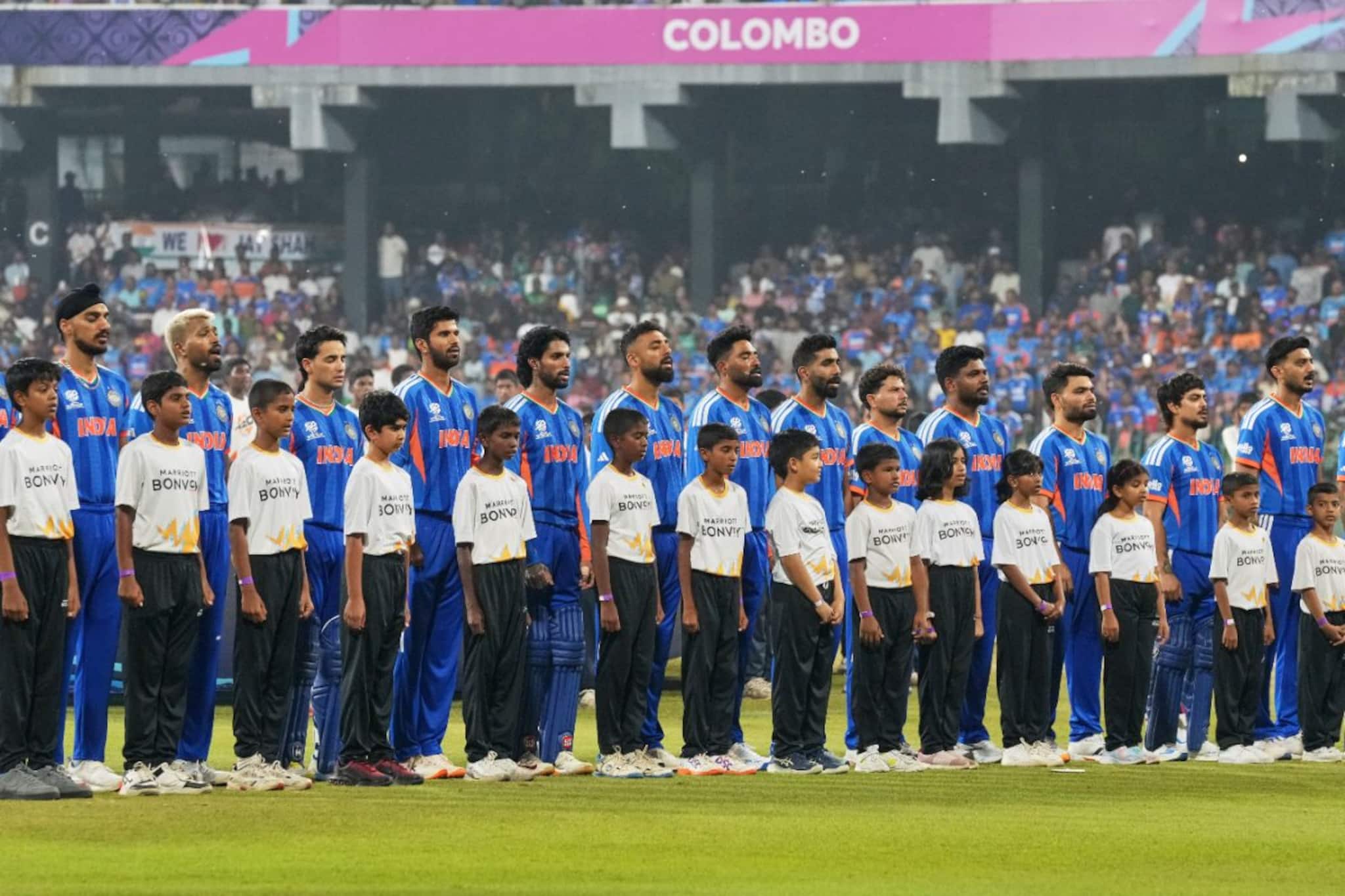 টি-২০ বিশ্বকাপ তো দেখছেন,জাতীয় সঙ্গীতের সময় প্লেয়াররা শিশুদের নিয়ে নামে কেন?তাদের কী বলে?