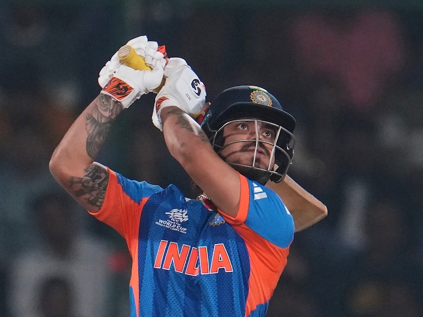 নামিবিয়ার বিরুদ্ধে টি-২০ বিশ্বকাপের দ্বিতীয় ম্যাচে বিধ্বংসী ইনিংস খেলেছেন ইশান কিশান। মাত্র ২০ বলে হাফ সেঞ্চুরি করেন তিনি। কিন্তু নামিবিয়ার এরাসমাসের বিরুদ্ধে ভারতীয় ব্যাটাররা যেভাবে সমস্যায় পড়েছে তাতে বেড়েছে চিন্তা। নামিবিয়ার বিরুদ্ধে টি-২০ বিশ্বকাপের দ্বিতীয় ম্যাচে বিধ্বংসী ইনিংস খেলেছেন ইশান কিশান। মাত্র ২০ বলে হাফ সেঞ্চুরি করেন তিনি। কিন্তু নামিবিয়ার এরাসমাসের বিরুদ্ধে ভারতীয় ব্যাটাররা যেভাবে সমস্যায় পড়েছে তাতে বেড়েছে চিন্তা।