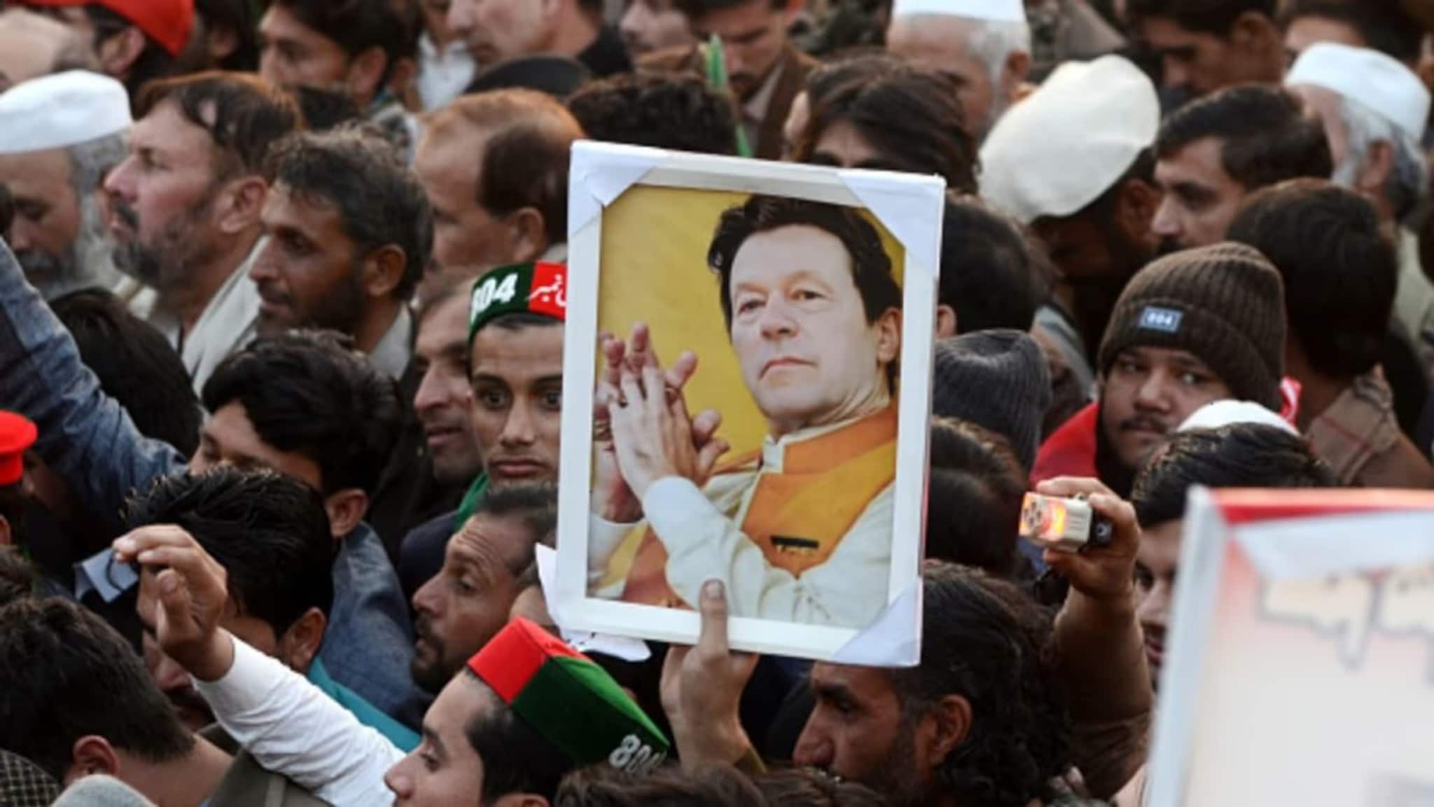 Imran Khan : মৃত্যু কক্ষে বন্দি তিনি, ৮৫% দৃষ্টিশক্তি হারিয়েছেন! বিশ্ব ক্রিকেটের অন্যতম সেরা অলরাউন্ডারের এমন পরিণতি!