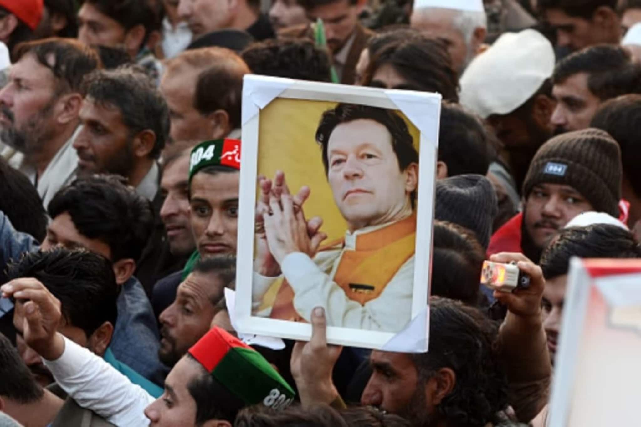 মৃত্যু কক্ষে বন্দি তিনি, ৮৫% দৃষ্টিশক্তি হারিয়েছেন! ইমরান খানের মতো তারকার এমন পরিণতি! মৃত্যু কক্ষে বন্দি তিনি, ৮৫% দৃষ্টিশক্তি হারিয়েছেন! ইমরান খানের মতো তারকার এমন পরিণতি!