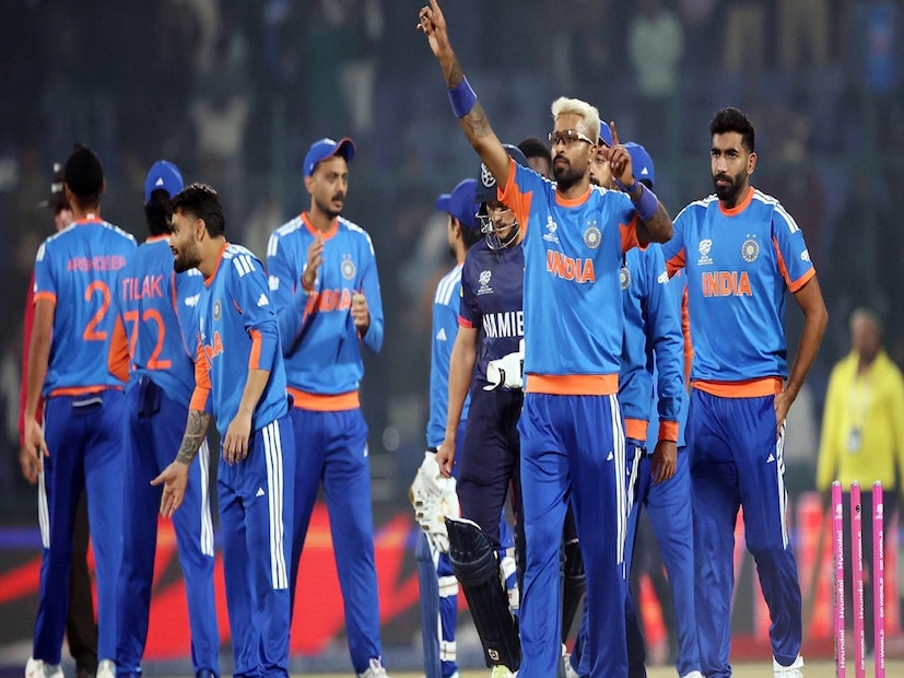 কলকাতা: বৃহস্পতিবার অরুণ জেটলি স্টেডিয়ামে অনুষ্ঠিত এক রোমাঞ্চকর ম্যাচে ভারত নামিবিয়ার বিপক্ষে ৯৩ রানে জয়লাভ করে যা ভারতের টি টোয়েন্টি বিশ্বকাপে সবচেয়ে বড় ব্যবধানে জয়৷ সেই ম্যাচে নায়ক ইশান কিষাণ মাত্র ২৪ বলে ৫টি ছক্কা এবং ৬টি চারের সাহায্যে দ্রুতগতির ৬১ রান করেন। কলকাতা: বৃহস্পতিবার অরুণ জেটলি স্টেডিয়ামে অনুষ্ঠিত এক রোমাঞ্চকর ম্যাচে ভারত নামিবিয়ার বিপক্ষে ৯৩ রানে জয়লাভ করে যা ভারতের টি টোয়েন্টি বিশ্বকাপে সবচেয়ে বড় ব্যবধানে জয়৷ সেই ম্যাচে নায়ক ইশান কিষাণ মাত্র ২৪ বলে ৫টি ছক্কা এবং ৬টি চারের সাহায্যে দ্রুতগতির ৬১ রান করেন।