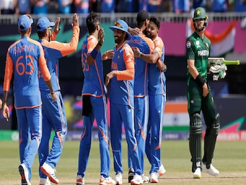 লেবু কচলানোর পর শ্রীলঙ্কায় মুখোমুখি ভারত-পাকিস্তান, T20 WC-এ ধারেভারে টেক্কা ভারতের লেবু কচলানোর পর শ্রীলঙ্কায় মুখোমুখি ভারত-পাকিস্তান, T20 WC-এ ধারেভারে টেক্কা ভারতের