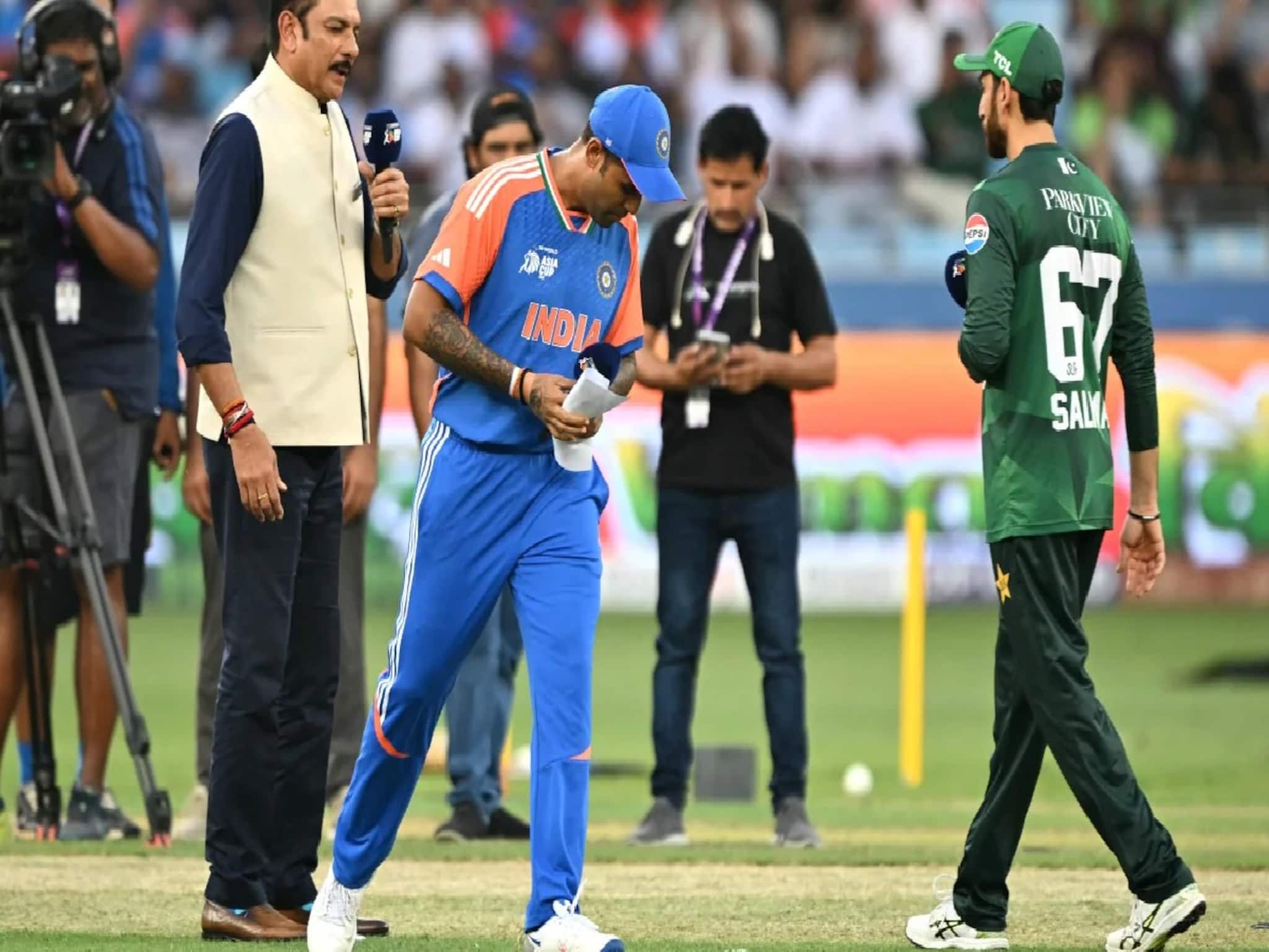 হাত মেলাবে ভারত, চারদিক থেকে ঘিরে ধরলেন সাংবাদিকরা,মুখে ঝামা ঘষে দেওয়া উত্তর সূর্যকুমারের