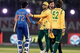 এ লজ্জা কোথায় লুকোবেন সূর্যকুমাররা, সুপার ৮-র ম্যাচে ফ্লপ শোতে কালো পরিসংখ্যান ভারতের