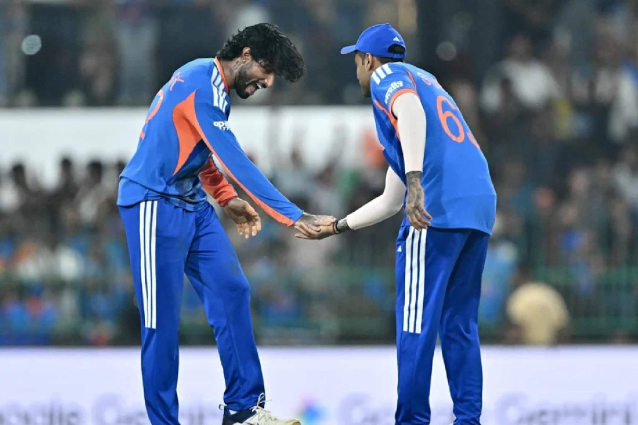 ব্যাট-বল কিছুই পারে না পাকিস্তান! বিশ্বকাপে ভারতের সামনে হাঁটু গেড়ে বসল ১১ জন পাকিস্তানি ব্যাট-বল কিছুই পারে না পাকিস্তান! বিশ্বকাপে ভারতের সামনে হাঁটু গেড়ে বসল ১১ জন পাকিস্তানি