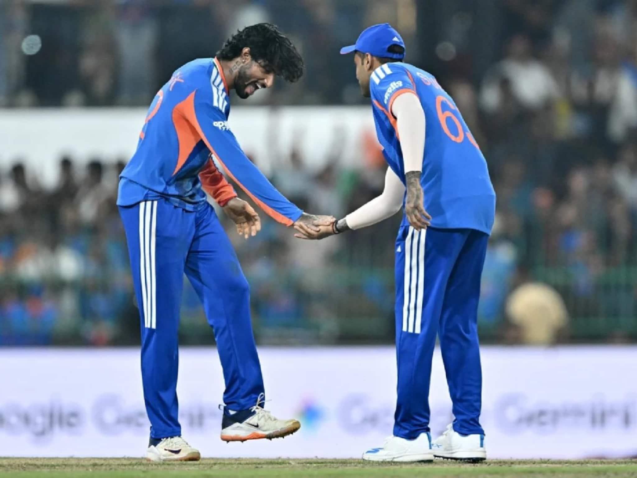 ব্যাট-বল কিছুই পারে না পাকিস্তান! বিশ্বকাপে ভারতের সামনে হাঁটু গেড়ে বসল ১১ জন পাকিস্তানি ব্যাট-বল কিছুই পারে না পাকিস্তান! বিশ্বকাপে ভারতের সামনে হাঁটু গেড়ে বসল ১১ জন পাকিস্তানি