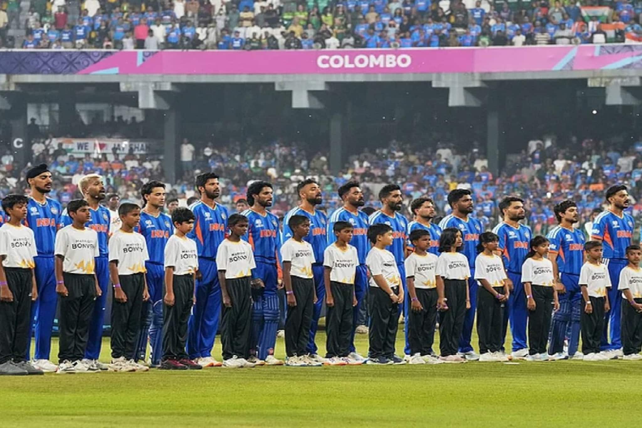 আর কিছু সময় পরই মেগা ম্যাচ! ভারতের একাদশে মহাচমক! করা থাকছে দলে আর কারা পড়ছে বাদ? আর কিছু সময় পরই মেগা ম্যাচ! ভারতের একাদশে মহাচমক! করা থাকছে দলে আর কারা পড়ছে বাদ?