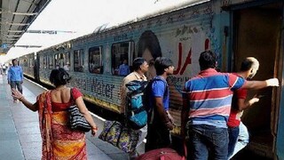 SIR আবহে রেলে যাত্রীদের পরিচয়পত্র পরীক্ষা বাধ্যতামূলক (File Photo)