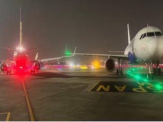 মুম্বই বিমানবন্দরে দুই সংস্থার বিমানের ডানায় সংঘর্ষ