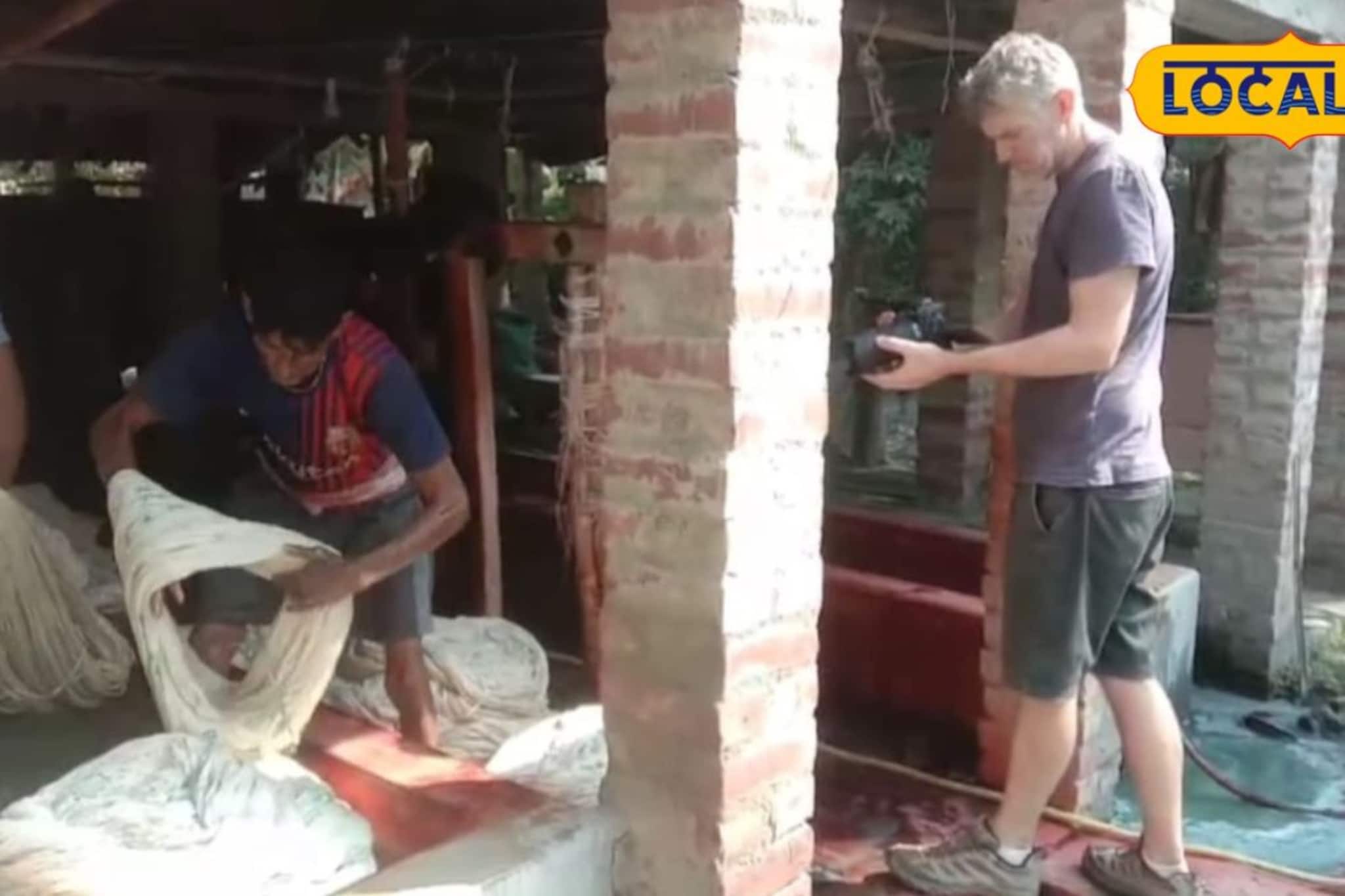 শান্তিপুর চষে বেরালেন আইরিশ যুবক, তাঁতপাড়া ঘুরে আপ্লুত! কীসের টানে বাংলা ভ্রমণ শান্তিপুর চষে বেরালেন আইরিশ যুবক, তাঁতপাড়া ঘুরে আপ্লুত! কীসের টানে বাংলা ভ্রমণ