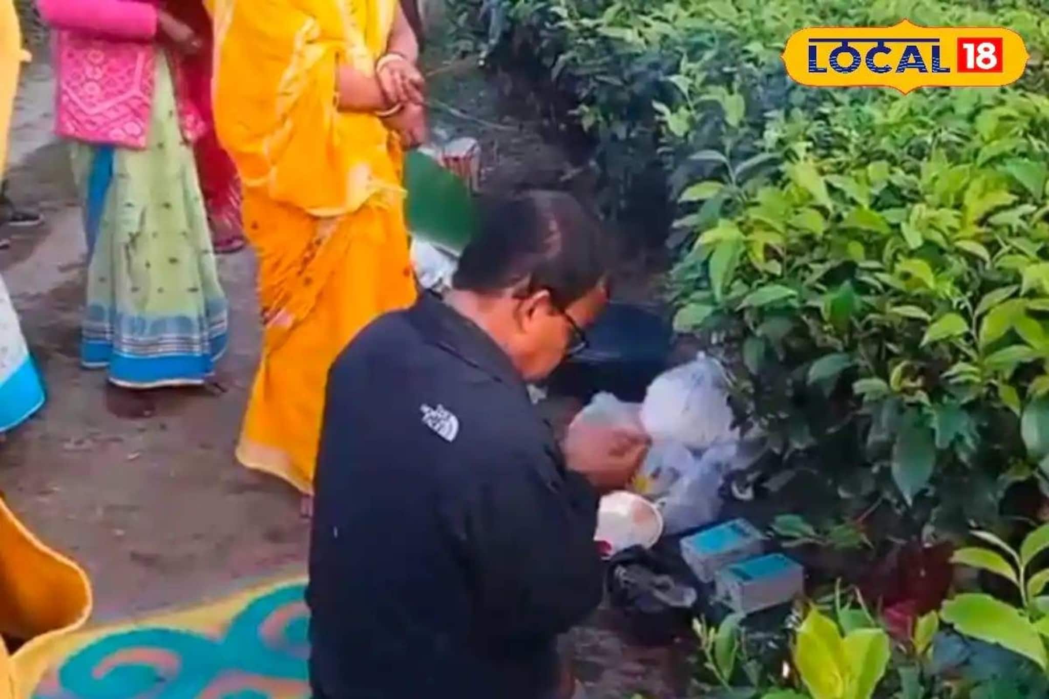 চা শ্রমিকদের জীবনে নতুন আশার আলো! ডুয়ার্সে শুরু ফার্স্ট ফ্লাশ চা পাতা তোলা চা শ্রমিকদের জীবনে নতুন আশার আলো! ডুয়ার্সে শুরু ফার্স্ট ফ্লাশ চা পাতা তোলা