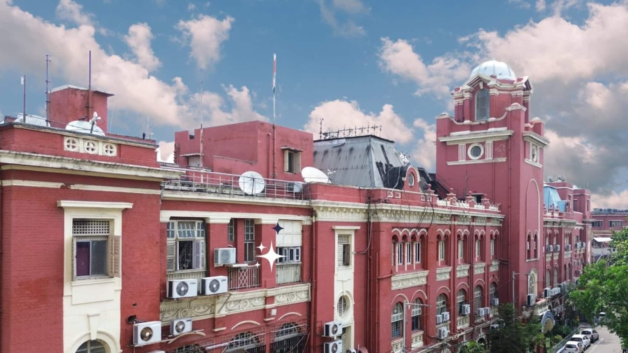 KMC: নিউমার্কেটে হকার উচ্ছেদ নয়, হবে পুনর্বাসন; কলকাতা পুরসভার বৈঠকে এই সিদ্ধান্ত