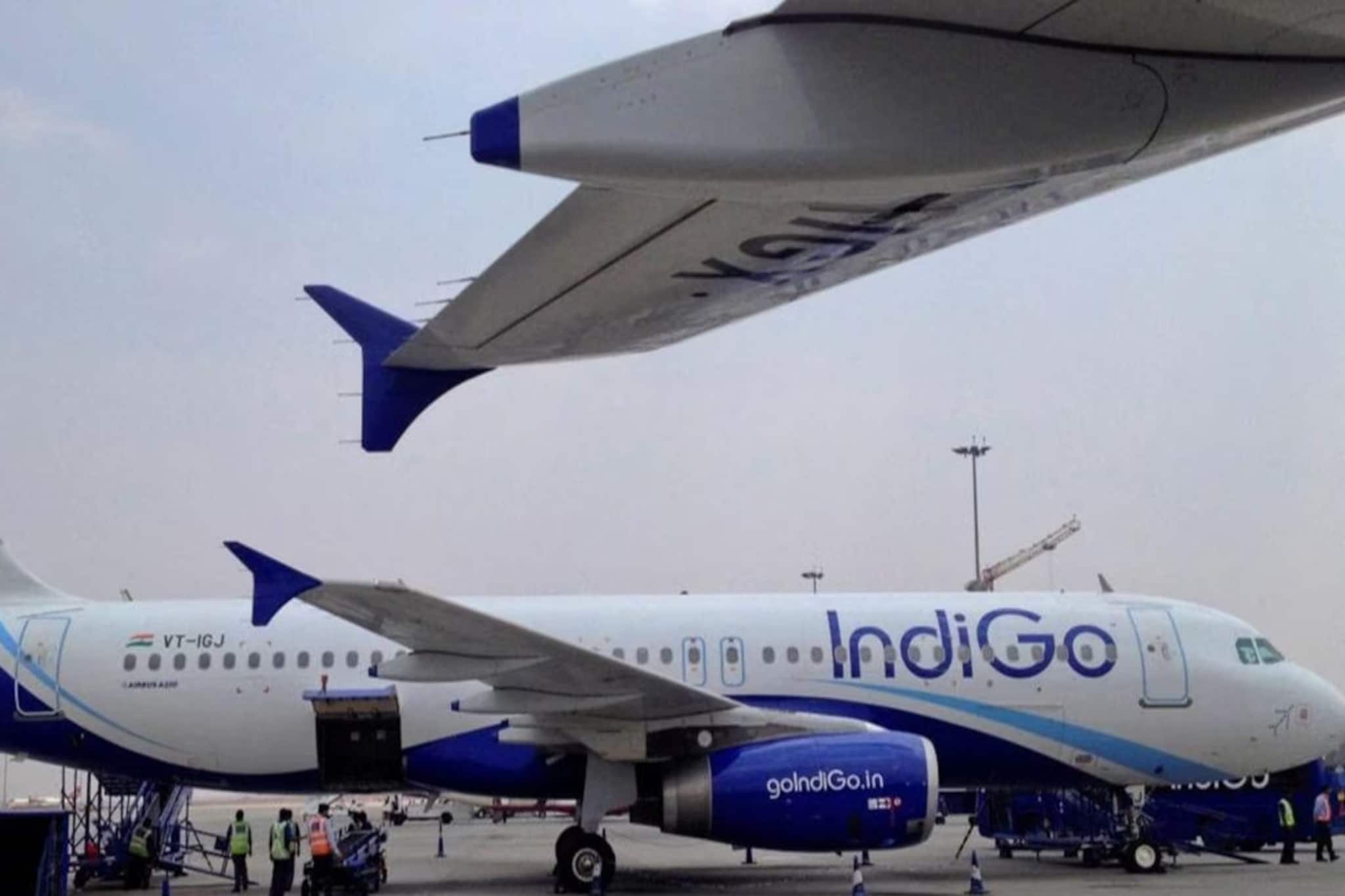 Kolkata Airport Bomb Scare: কলকাতা বিমানবন্দরে বিমানে বোমাতঙ্ক ! একটা চিরকূটেই ছড়াল আতঙ্ক, নামিয়ে আনা হল যাত্রীদের Kolkata Airport Bomb Scare: কলকাতা বিমানবন্দরে বিমানে বোমাতঙ্ক ! একটা চিরকূটেই ছড়াল আতঙ্ক, নামিয়ে আনা হল যাত্রীদের