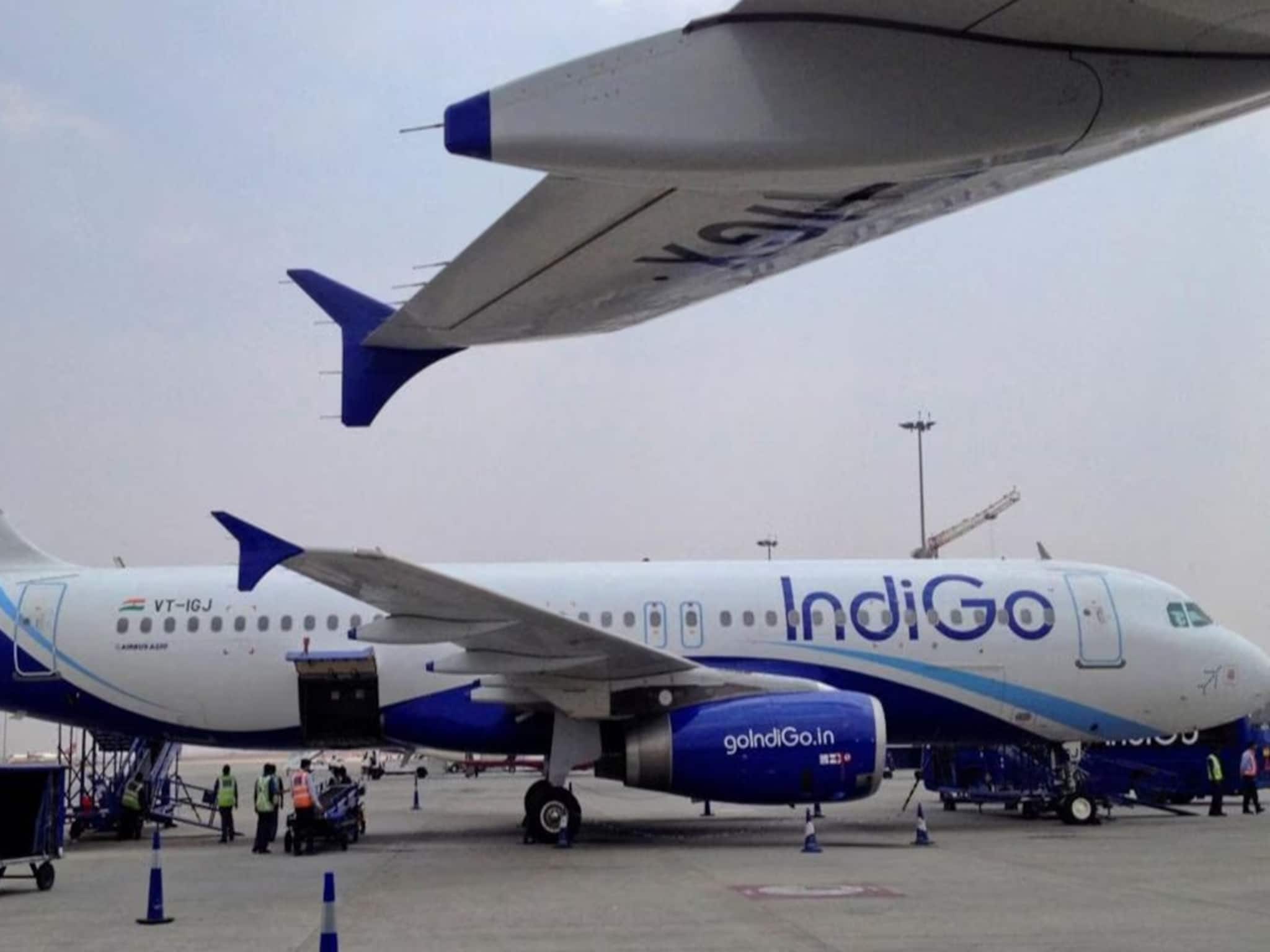 কলকাতা বিমানবন্দরে বিমানে বোমাতঙ্ক ! একটা চিরকূটেই ছড়াল আতঙ্ক, নামিয়ে আনা হল যাত্রীদের কলকাতা বিমানবন্দরে বিমানে বোমাতঙ্ক ! একটা চিরকূটেই ছড়াল আতঙ্ক, নামিয়ে আনা হল যাত্রীদের