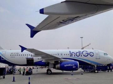 কলকাতা বিমানবন্দরে বিমানে বোমাতঙ্ক ! (File/Representative Image) কলকাতা বিমানবন্দরে বিমানে বোমাতঙ্ক ! (File/Representative Image)