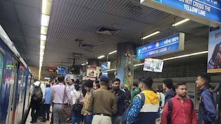 ব্লু লাইনে একের পর এক আত্মহত্যার চেষ্টা ! (Representative Image) ব্লু লাইনে একের পর এক আত্মহত্যার চেষ্টা ! (Representative Image)