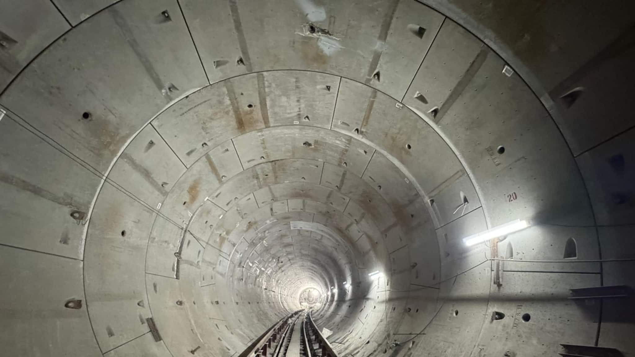 Kolkata Metro Rail Tunnel: বিনা বাধায় মেট্রোর সুড়ঙ্গ খনন হয়ে গেল রেসকোর্স পর্যন্ত, জোকা-এসপ্ল্যানেড মেট্রো প্রকল্পের কাজ এগোচ্ছে