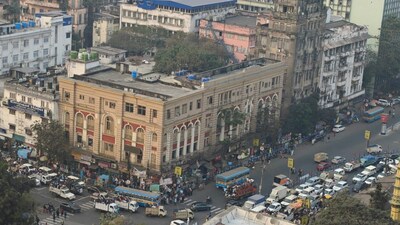 সকালে ও রাতে শীতের হালকা আমেজ। দিনে শীতের অনুভূতি কমবে। আগামী সপ্তাহে সর্বনিম্ন তাপমাত্রা আরও ২ ডিগ্রি সেলসিয়াস বাড়তে পারে। দিনের বেলায় শীত কার্যত উধাও হবে। উত্তর-পশ্চিমের শীতল হাওয়া না থাকলেও শুষ্ক হাওয়া থাকবে। দখিনা বাতাসের দাপট এখনই বাড়ছে না। এমনটাই জানিয়েছে আবহাওয়া দফতর ৷
