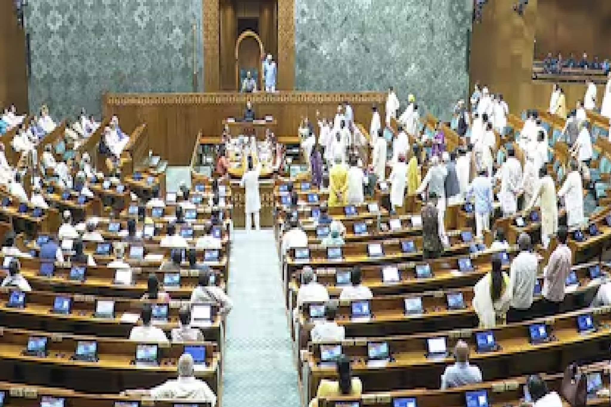 লোকসভায় অচলাবস্থা অব্যাহত! স্পিকার ওম বিড়লার অপসারণ চেয়ে অনাস্থা নোটিস জমা দিল বিরোধীরা, কংগ্রেসের প্রস্তাবে স্বাক্ষর RJD, বামেদের