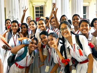 সোমবার শুরু মাধ্যমিক সোমবার শুরু মাধ্যমিক