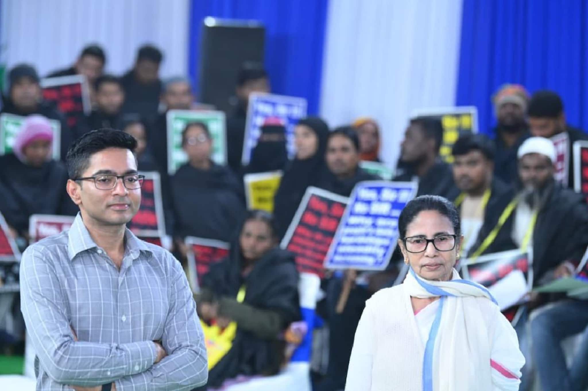 সুপার ইমার্জেন্সি বাংলায়,৬ মাস থেকে কাজ করতে পারছে না প্রশাসন! আক্রমণ মুখ্যমন্ত্রীর