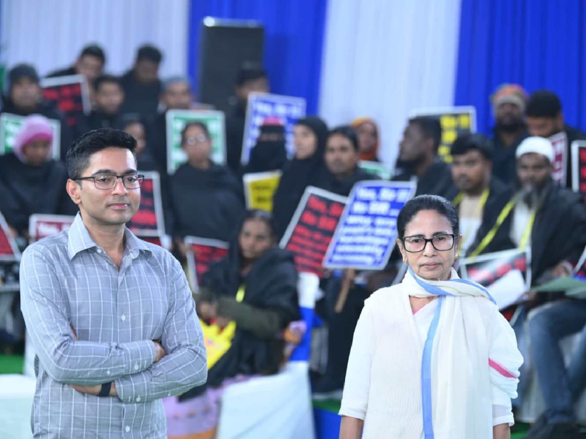 সুপার ইমার্জেন্সি বাংলায়,৬ মাস থেকে কাজ করতে পারছে না প্রশাসন! আক্রমণ মুখ্যমন্ত্রীর