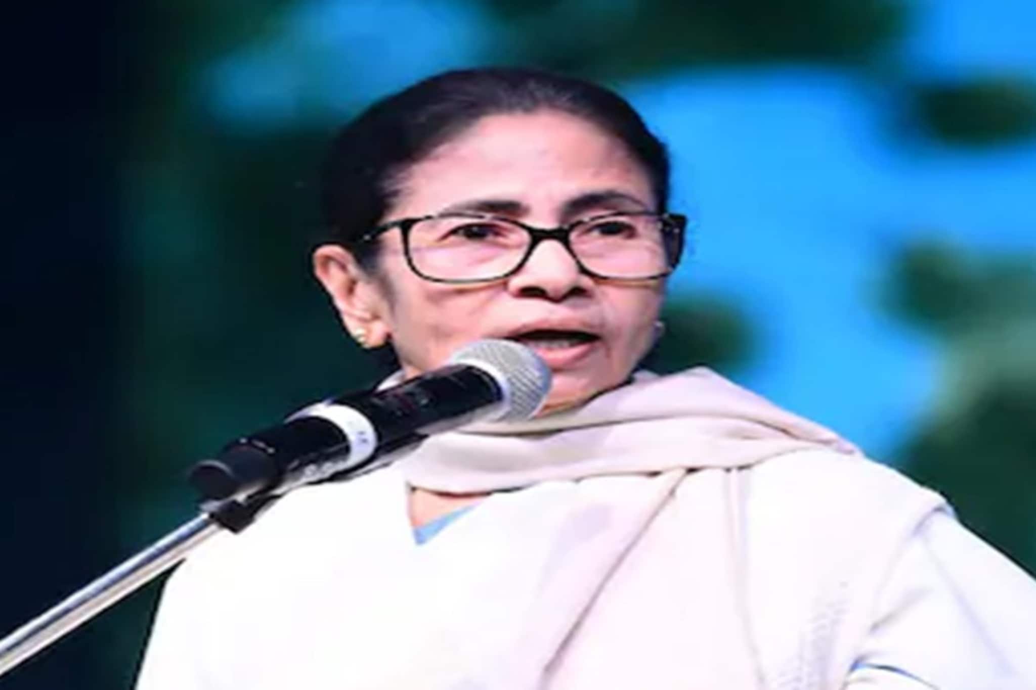 'আপনারা 420 হলে আমি 440 ভোল্ট!' সিঙ্গুরের উদাহরণ টেনে এনে কাদের হুঁশিয়ারি মমতার? 'আপনারা 420 হলে আমি 440 ভোল্ট!' সিঙ্গুরের উদাহরণ টেনে এনে কাদের হুঁশিয়ারি মমতার?