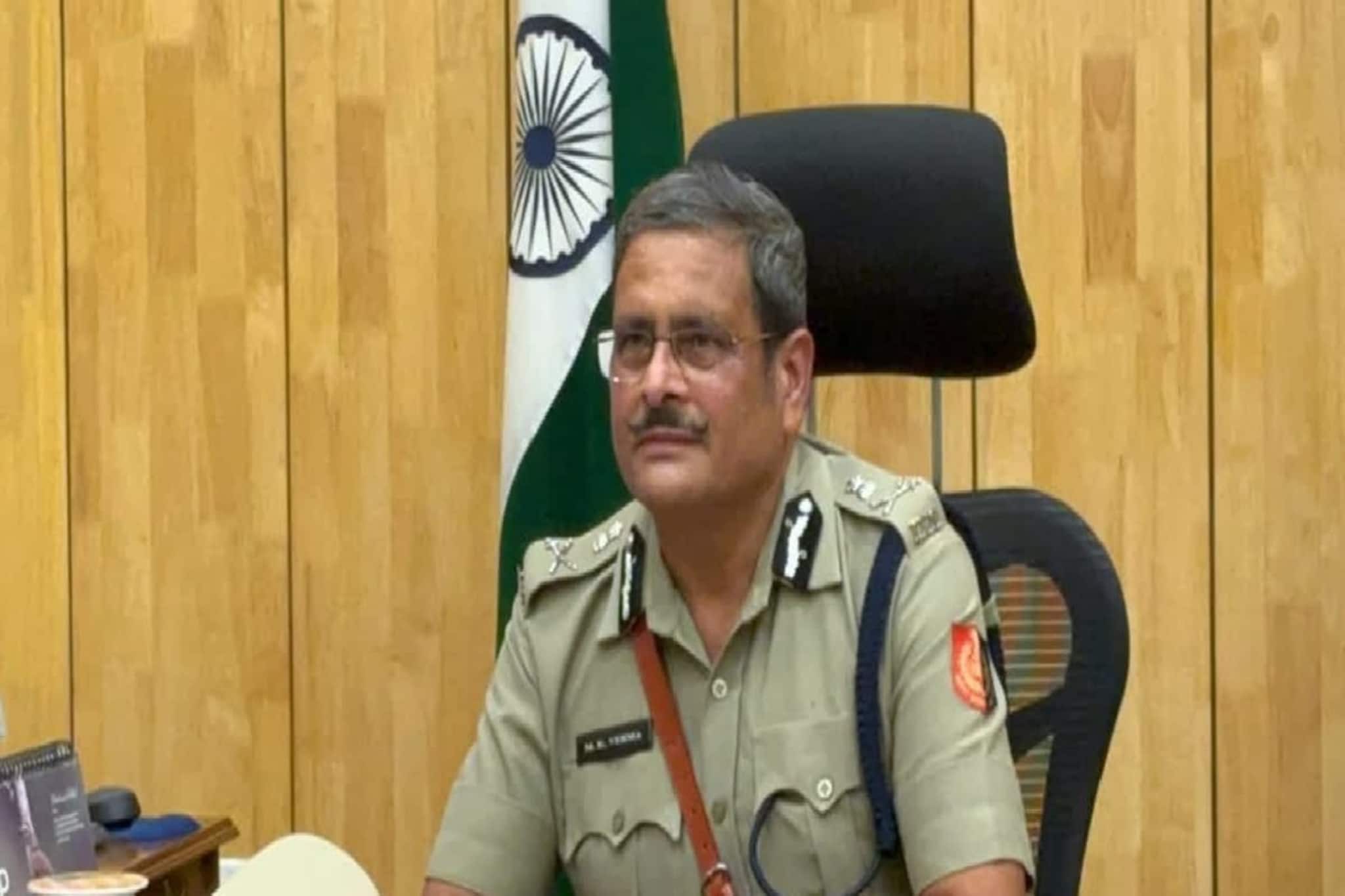 সদ্য প্রাক্তন কলকাতার পুলিশ কমিশনার মনোজ ভার্মার ছেলে সাইবার প্রতারণার শিকার! খোয়ালেন কত?