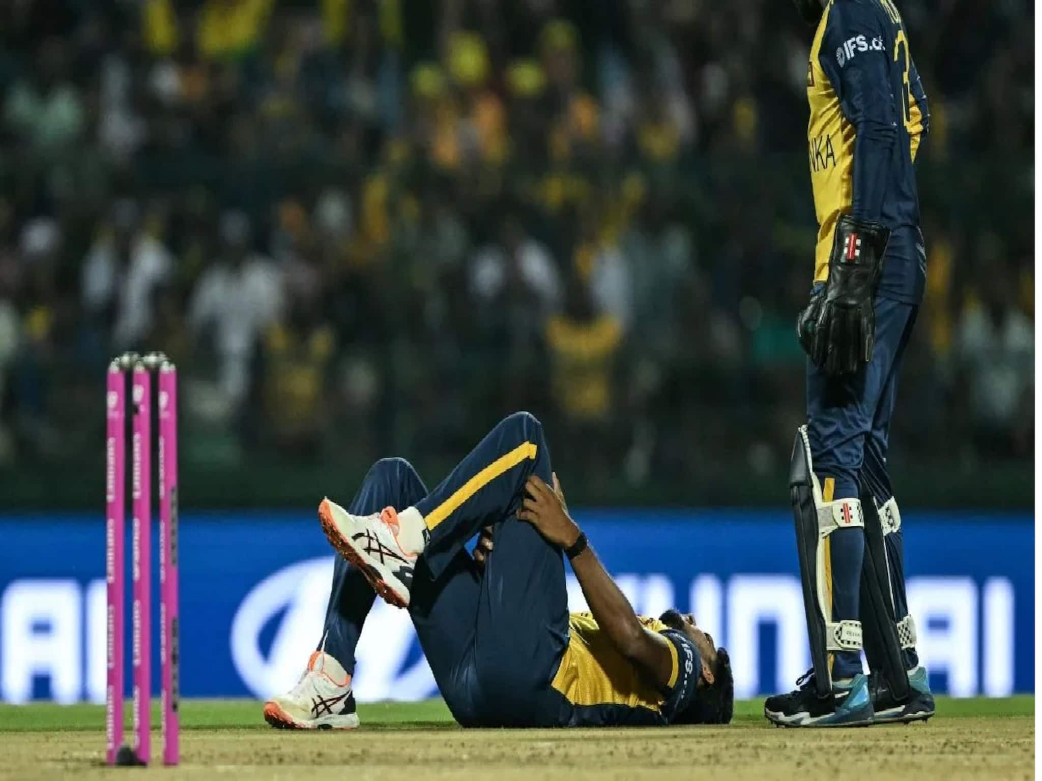 সর্বনাশের এ তো শুরু! ১৮ কোটি টাকার প্লেয়ার টি টোয়েন্টি বিশ্বকাপে পেলেন মারাত্মক চোট সর্বনাশের এ তো শুরু! ১৮ কোটি টাকার প্লেয়ার টি টোয়েন্টি বিশ্বকাপে পেলেন মারাত্মক চোট