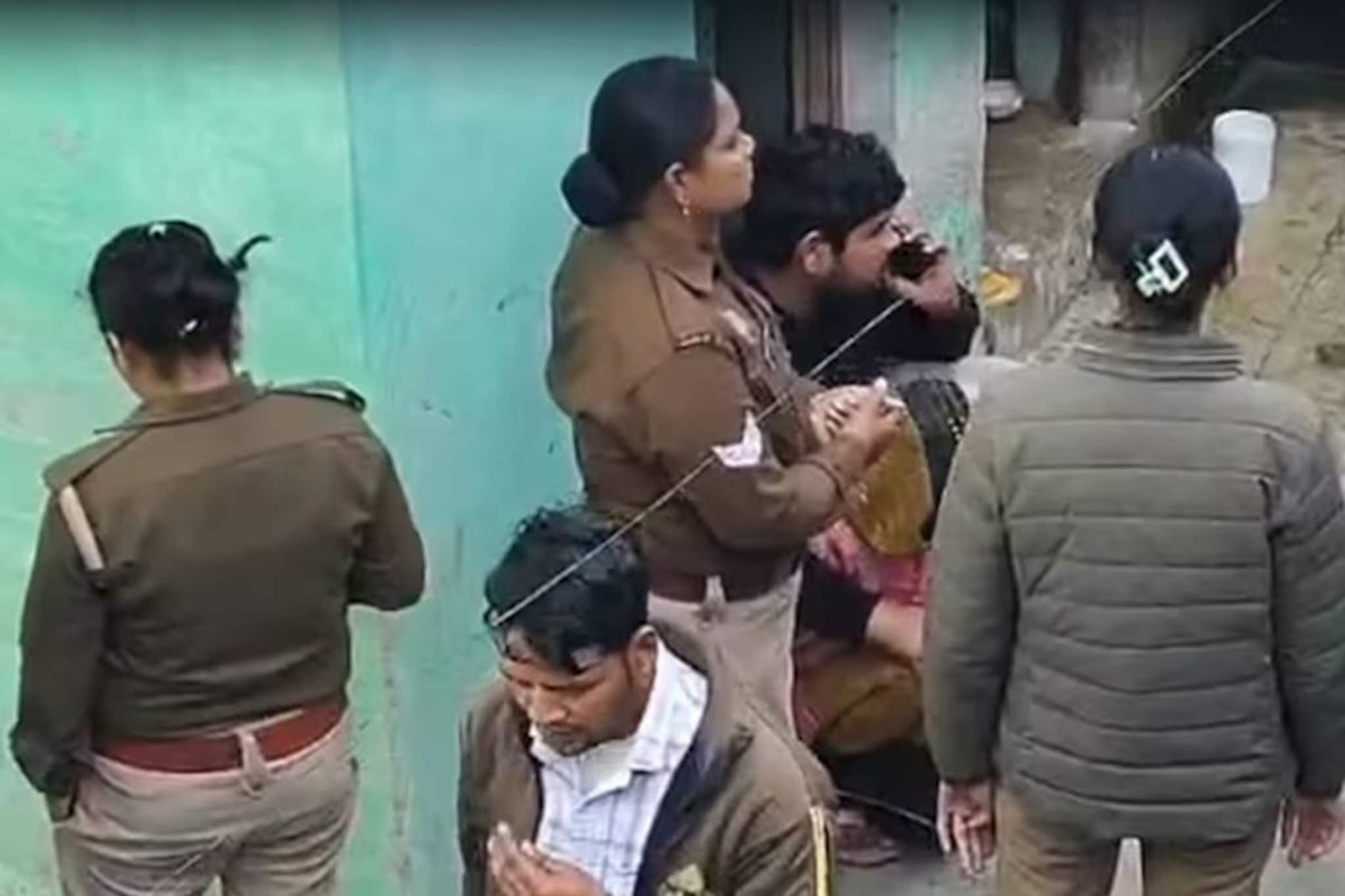 মথুরায় পরিবারের দুধে বিষ মিশিয়ে পান ! স্বামী, স্ত্রী এবং তিন সন্তানের মৃত্যু