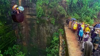 মেঘালয়ের পূর্ব জয়ন্তিয়া পাহাড়ে মর্মান্তিক দুর্ঘটনা৷ মেঘালয়ের পূর্ব জয়ন্তিয়া পাহাড়ে মর্মান্তিক দুর্ঘটনা৷