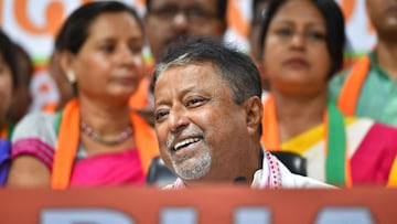 বাম ছাত্র রাজনীতি দিয়ে শুরু! শেষে তৃণমূলে ‘প্রত্যাবর্তন’ হলেও ফেরা হয়নি মুকুল রায়ের বাম ছাত্র রাজনীতি দিয়ে শুরু! শেষে তৃণমূলে ‘প্রত্যাবর্তন’ হলেও ফেরা হয়নি মুকুল রায়ের