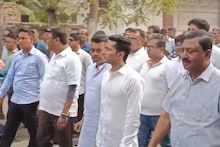 Abhishek Banerjee: মুকুলের শেষ যাত্রায় আগলে রাখলেন শুভ্রাংশুকে, কাঁচরাপাড়ায় গিয়েও মিছিলে পা মেলালেন অভিষেক!