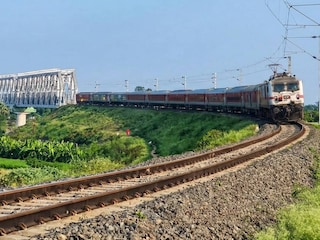 ভোটের আগে মুর্শিদাবাদে নতুন স্টেশন