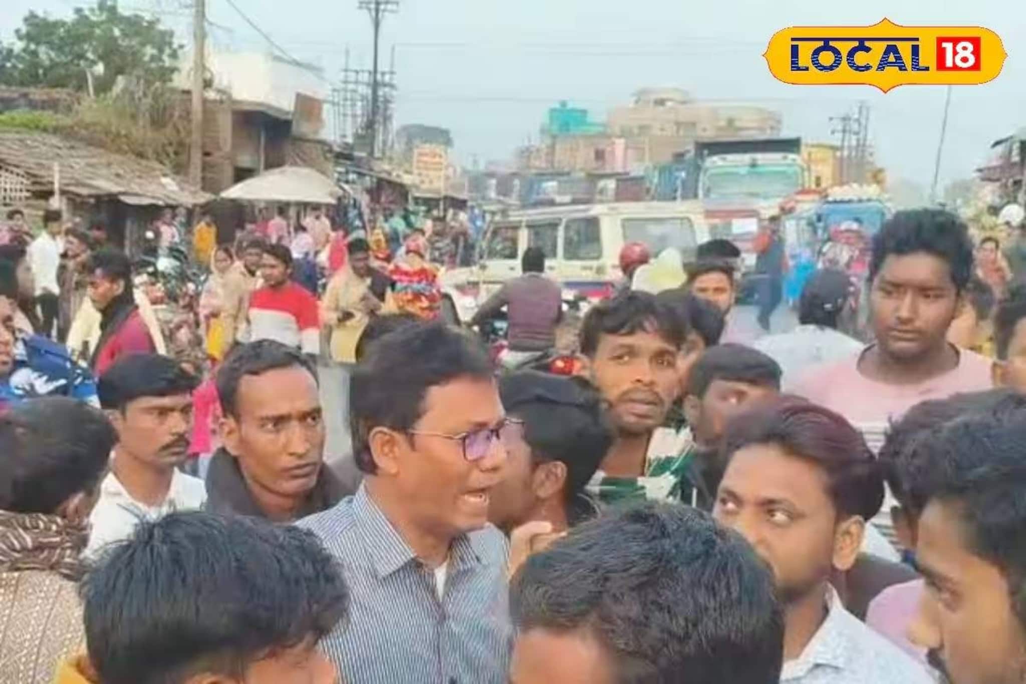 মুর্শিদাবাদে ভয়াবহ দুর্ঘটনা! বাইক আরোহী মহিলাকে পিষে দিল লরি