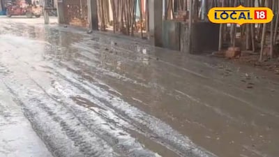 ঢালাই রাস্তার আস্তরণ উঠে গিয়েছে