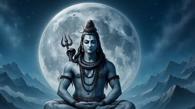 রবিবার, ১৫ ফেব্রুয়ারি ফাল্গুন মাসের কৃষ্ণপক্ষের চতুর্দশী তিথি পড়বে। এই পুণ্যতিথিতে পূজিত হন দেবাদিদেব মহাদেব। মহাশিবরাত্রি তিথি অত্যন্ত পবিত্র এবং পুণ্যদায়ী বলে মনে করা হয়।