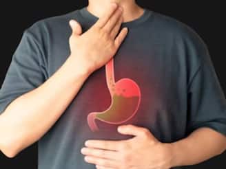 কিছু খেলেই অ্যাসিডিটিতে মুখ পুরো টক? অ্যান্টাসিড নয়! অম্বল সারান শুকনো আদা-মৌরির গুণে