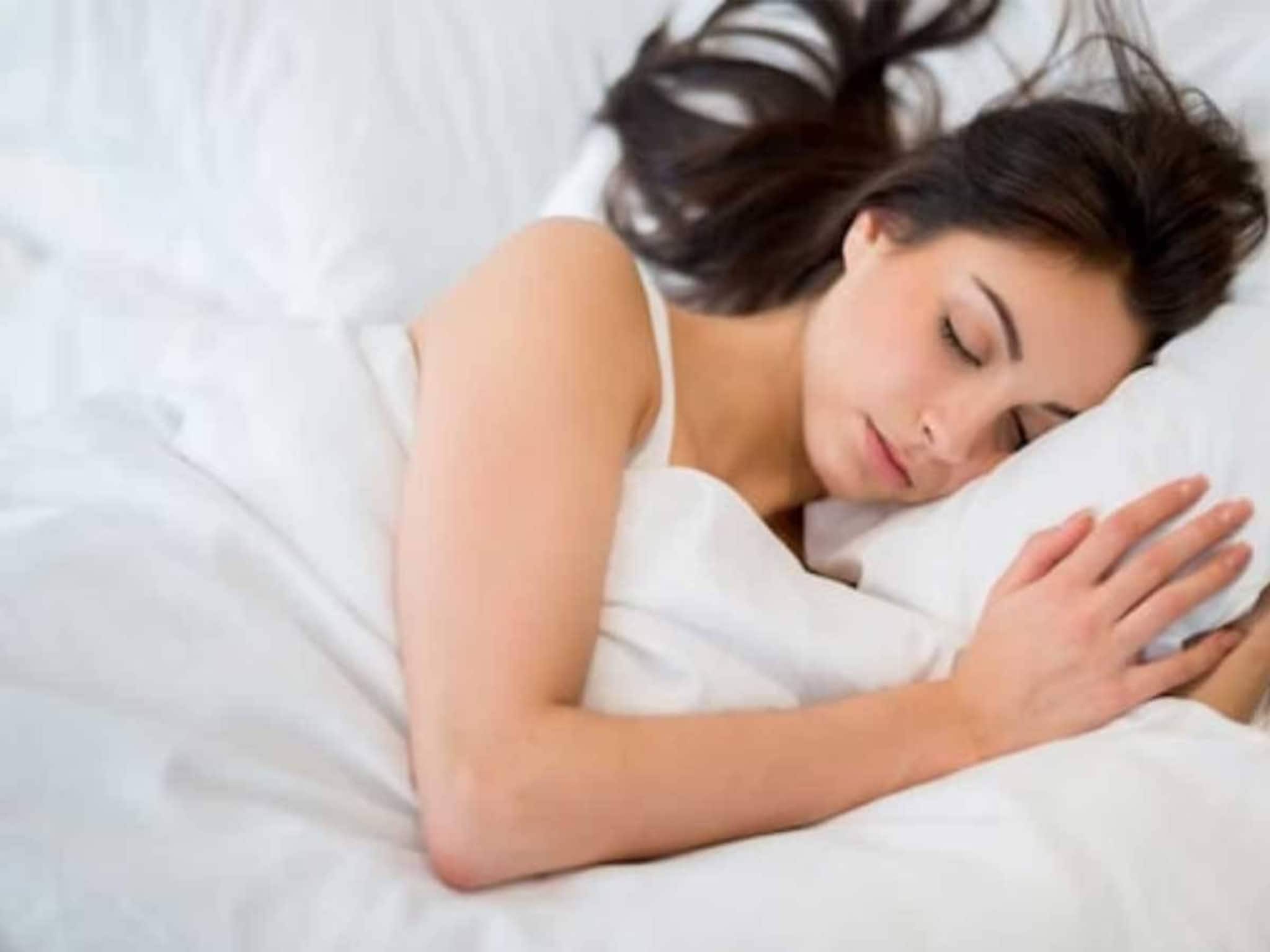 রাতে শুতে যাওয়ার ১ ঘণ্টা আগে এই ছোট্ট কাজেই কামাল! বালিশে মাথা দেওয়ার সঙ্গে সঙ্গে ঘুম আসবে