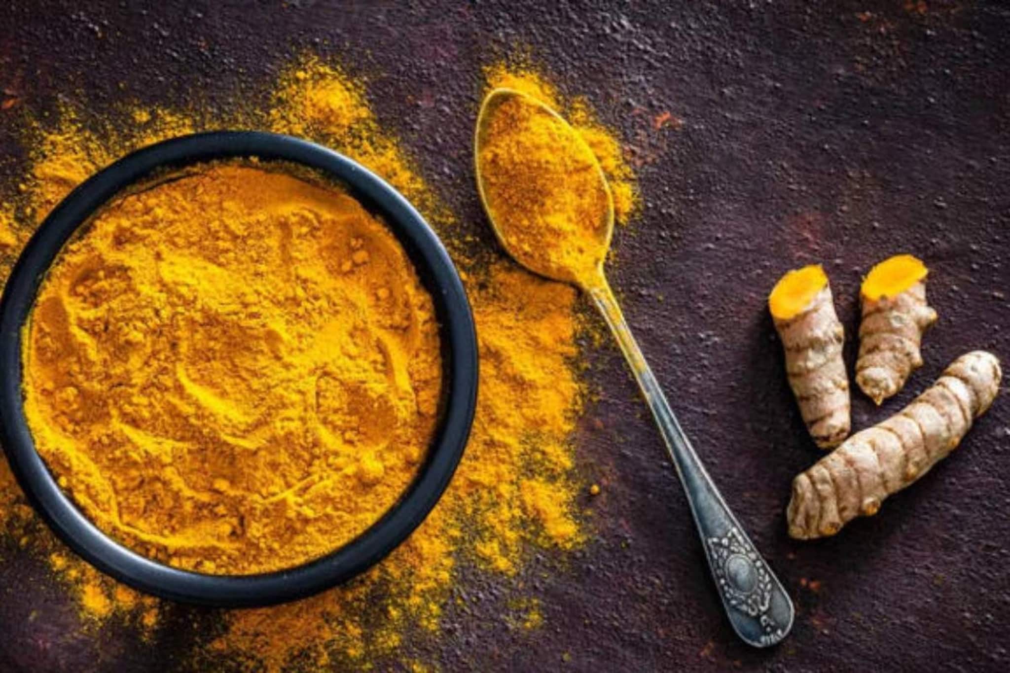 ১ টুকরো কাঁচা হলুদের সঙ্গে চেনা কালো মশলা! দিনের এই সময়ে এভাবে খেলে কমবে ওজন! গলবে চর্বি
