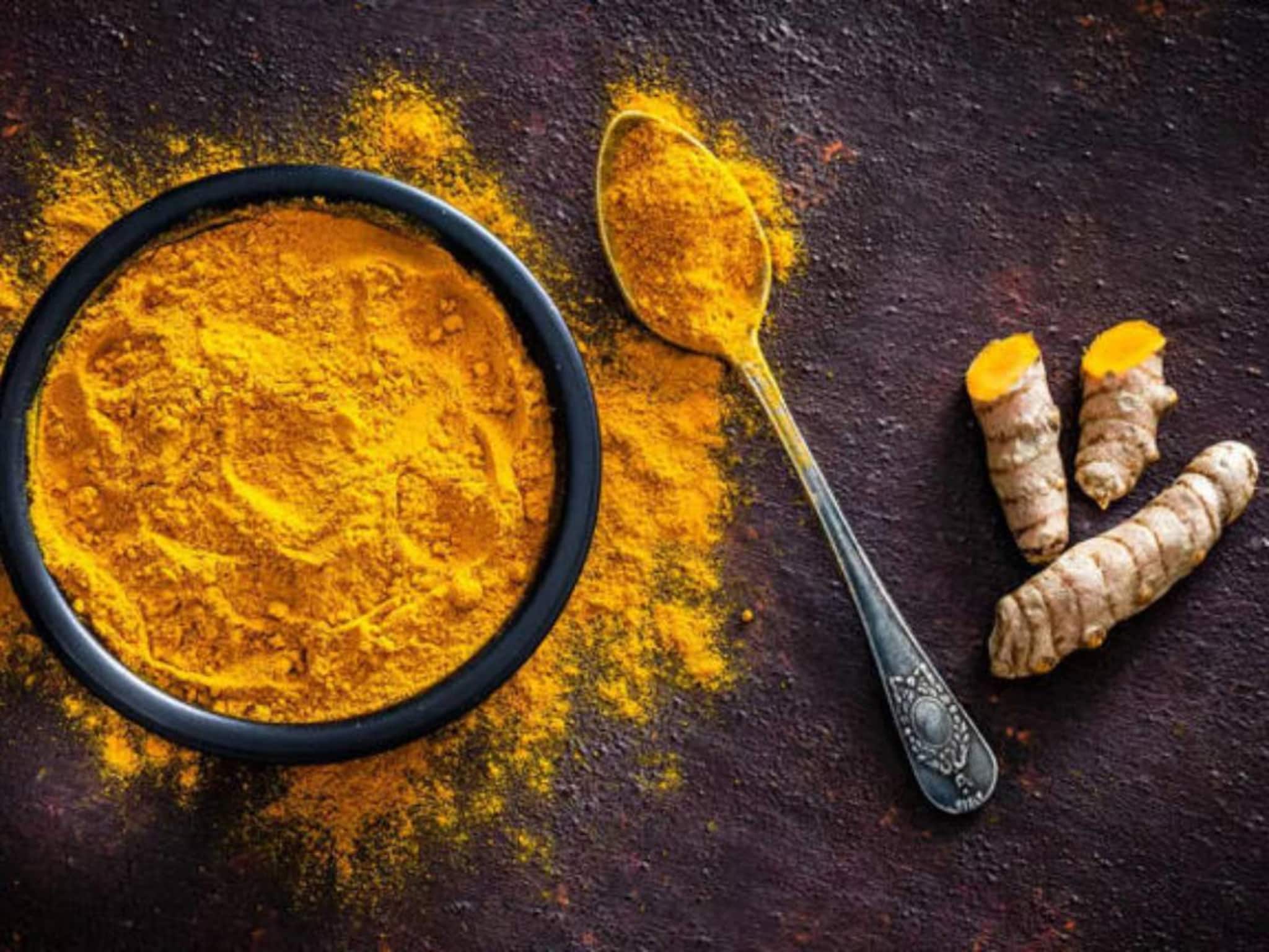 ১ টুকরো কাঁচা হলুদের সঙ্গে চেনা কালো মশলা! দিনের এই সময়ে এভাবে খেলে কমবে ওজন! গলবে চর্বি