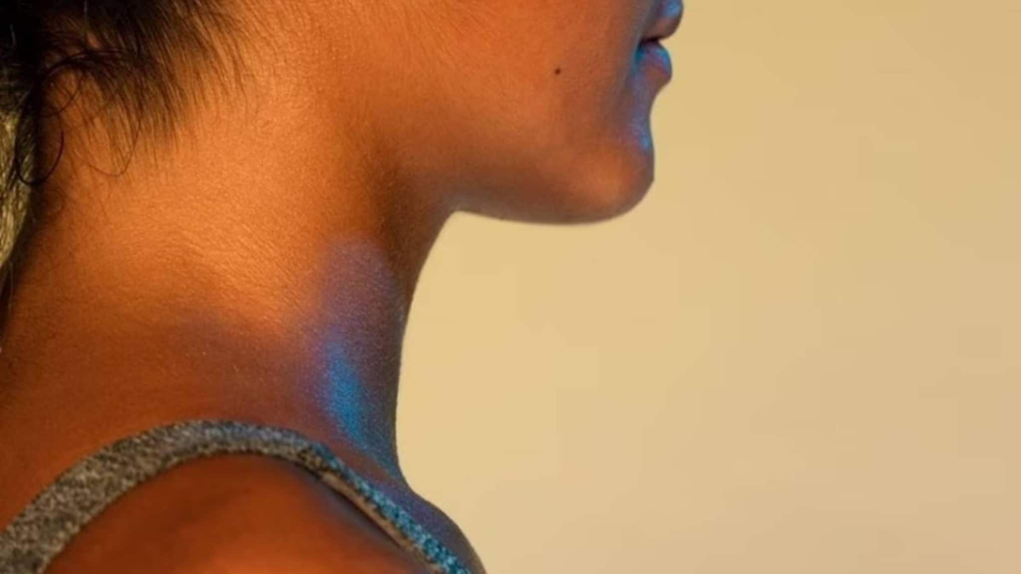 Dark Neck Home Remedies: লেবুর রসের সঙ্গে এই সাদা গুঁড়ো মেশান জাস্ট ১ চামচ! নিমেষে সাফ ঘাড়ের অস্বস্তিকর কালো দাগ