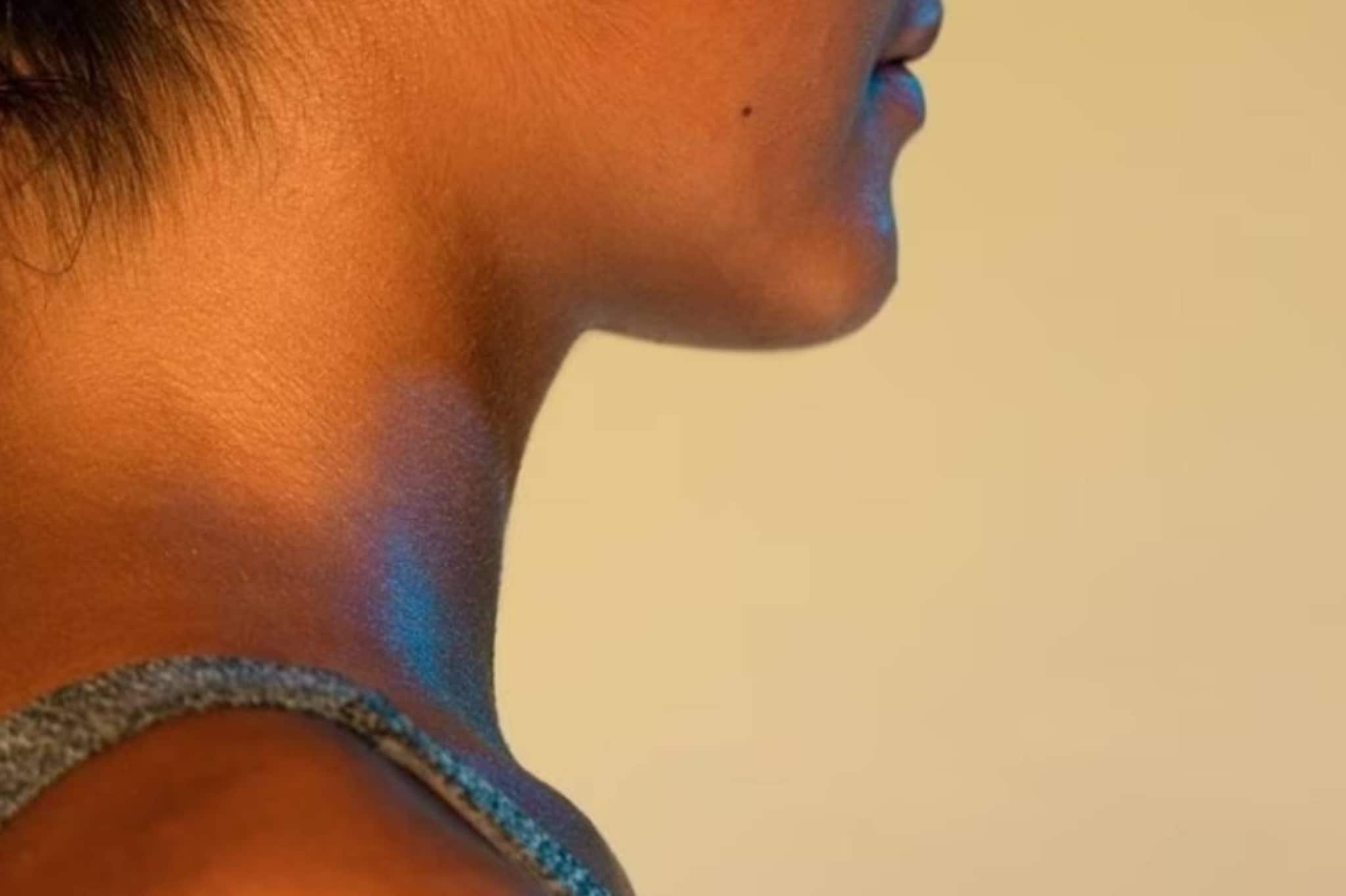 লেবুর রসের সঙ্গে এই সাদা গুঁড়ো মেশান জাস্ট ১ চামচ! নিমেষে সাফ ঘাড়ের অস্বস্তিকর কালো দাগ